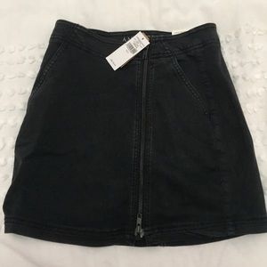 Women’s black zipper skirt